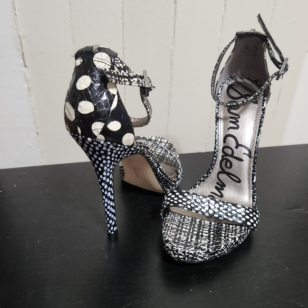 Heel - Picture 2 of 6